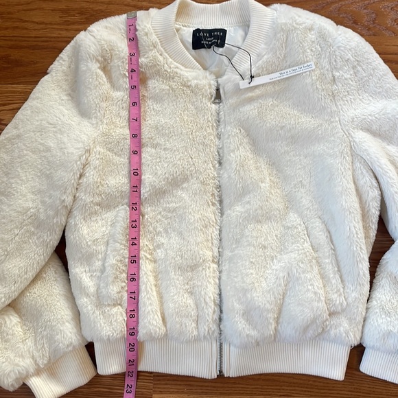 NWT White Faux Fur Soft Cozy Winter Jacket (Great for Holidays) Size Large - Picture 6 of 14